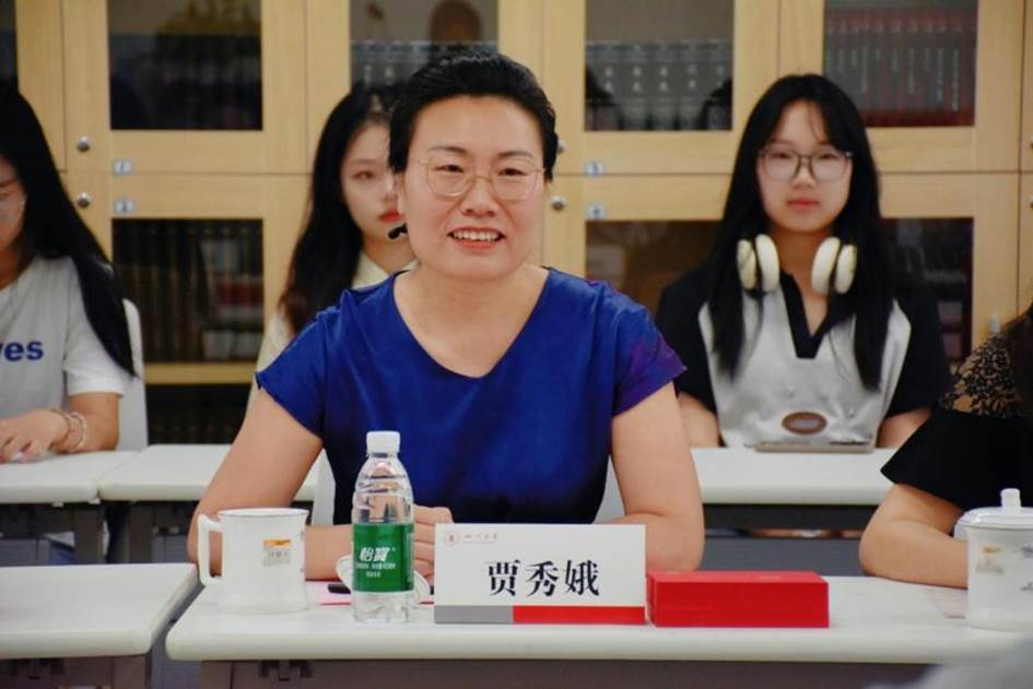 4688美高梅登录中心教育基金会副秘书长贾秀娥发言